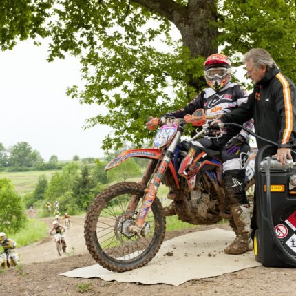 10507_mobilna-nadrz-na-benzin-60-litrov