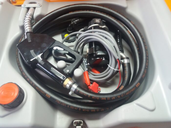 mobilna nadrz 210 s cerpadlom 12V